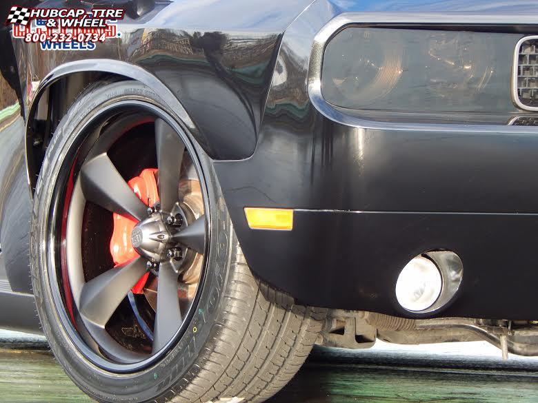 vehicle gallery/dodge challenger us mags standard u500 0X0  Matte Black Center | Gloss Black Lip wheels and rims
